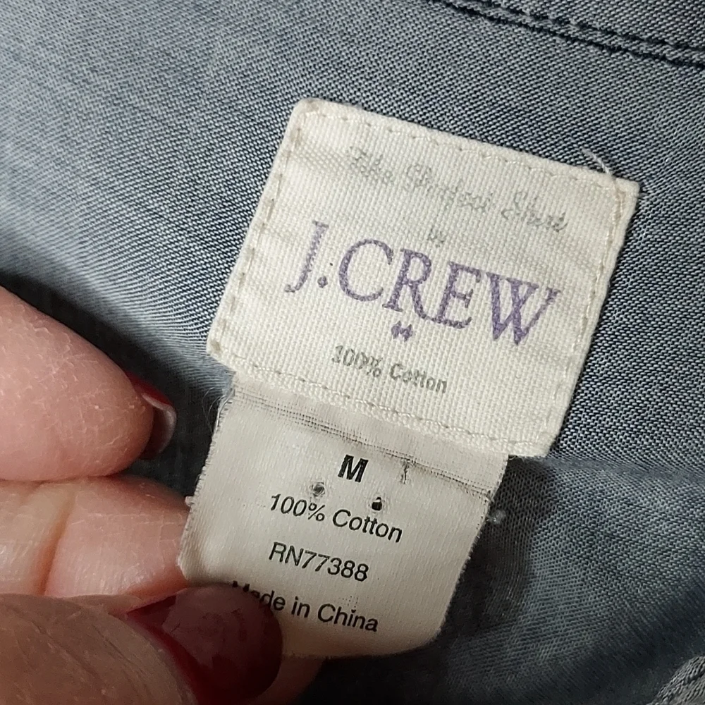 J.Crew med women's blue button shirt 2 front pockets